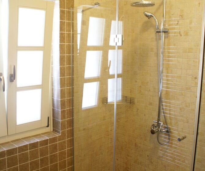 スイート, Gamila Rocks Mountain