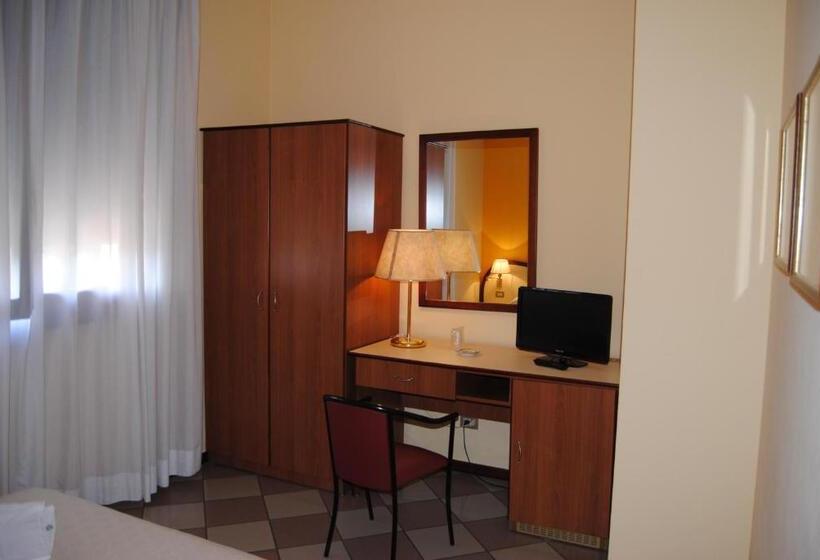 חדר אקונומי, La Fenice