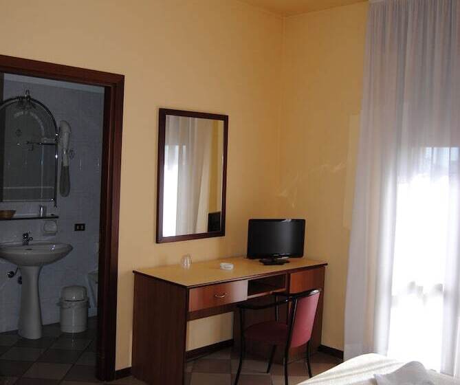 חדר אקונומי, La Fenice