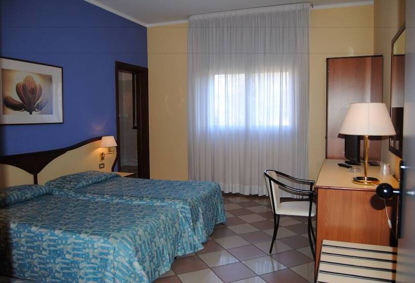 חדר סטנדרט לשלושה, La Fenice