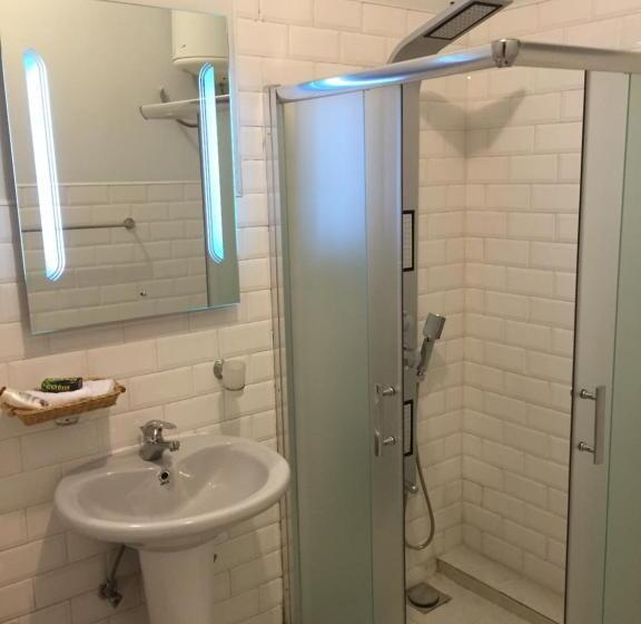 Номер Стандарт Вид на Сад, Le Leopard D 'argent