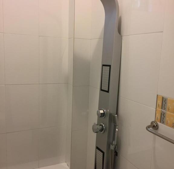 Номер Стандарт Вид на Сад, Le Leopard D 'argent