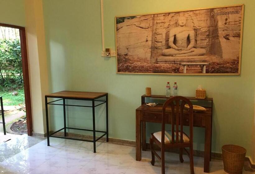 Номер Стандарт Вид на Сад, Le Leopard D 'argent