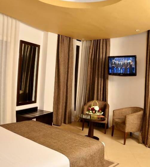 اتاق لوکس, Malak