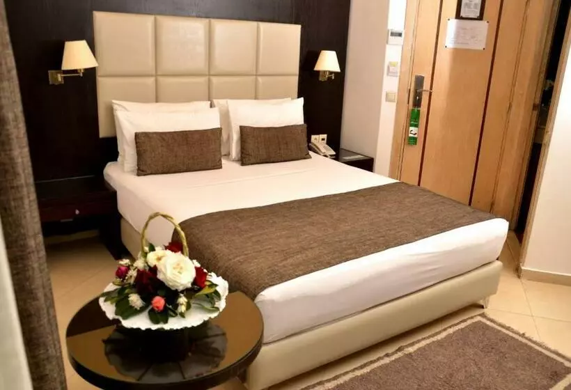 اتاق استاندارد یک نفره, Malak