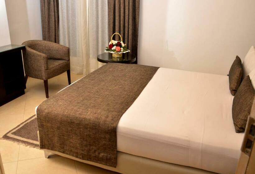 اتاق استاندارد, Malak