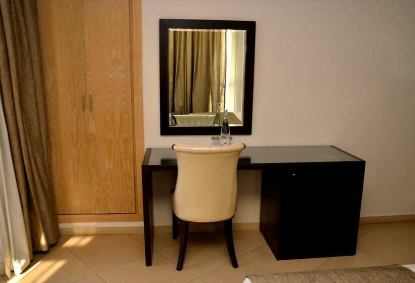 اتاق لوکس, Malak