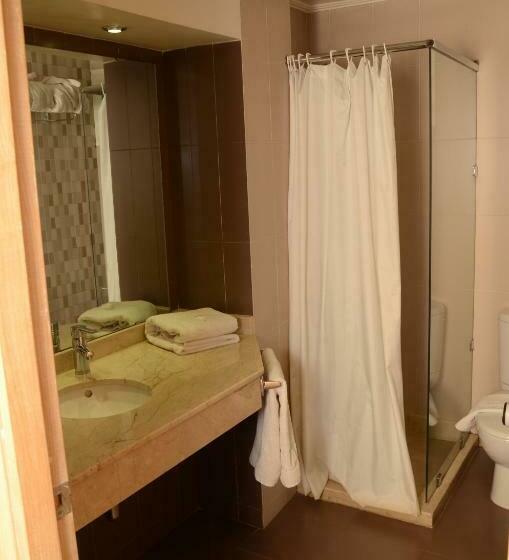 اتاق لوکس, Malak