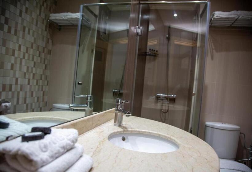 اتاق استاندارد, Malak