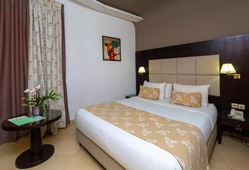 اتاق استاندارد یک نفره, Malak