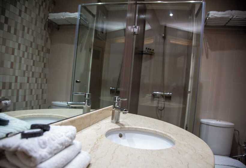 اتاق استاندارد, Malak