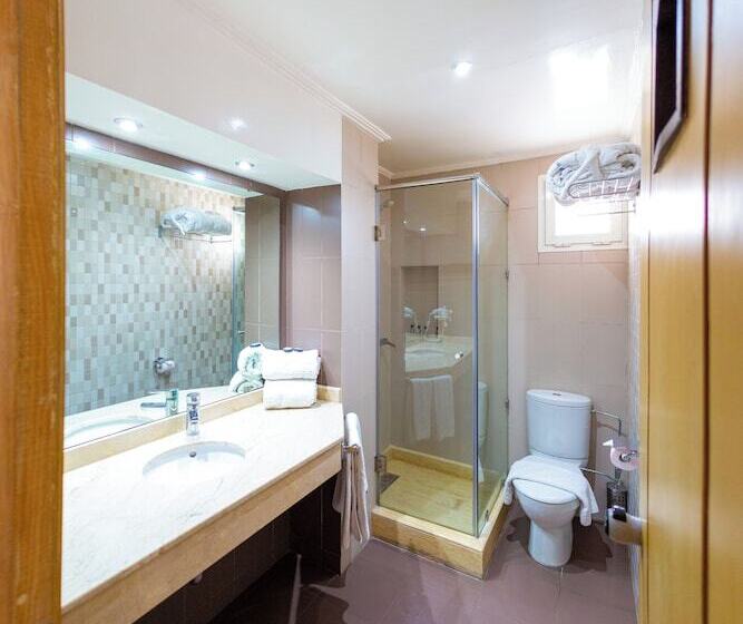 اتاق لوکس, Malak