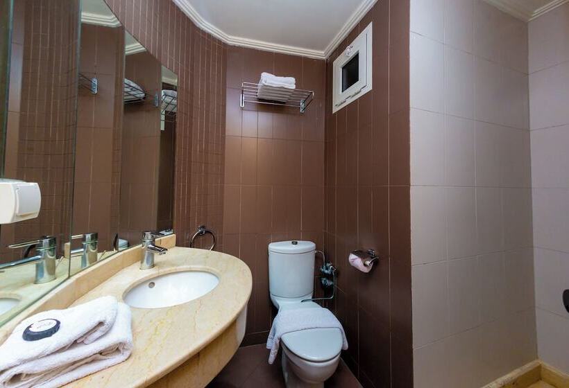 اتاق استاندارد یک نفره, Malak