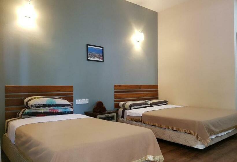 חדר סופריור לשלושה, Pandan Laut Beach Resort