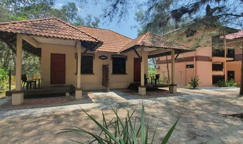 スーペリアトリプルルーム, Pandan Laut Beach Resort