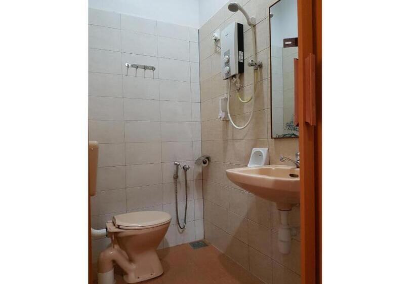 חדר סופריור לשלושה, Pandan Laut Beach Resort