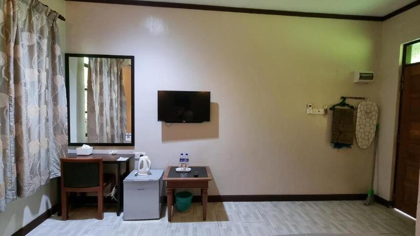 חדר סופריור לשלושה, Pandan Laut Beach Resort