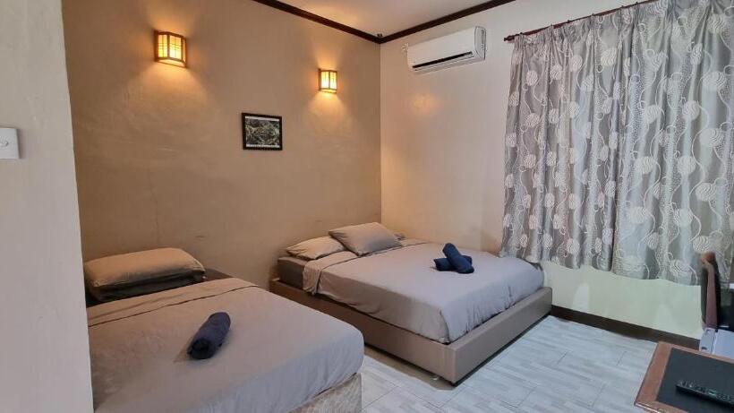 חדר סופריור לשלושה, Pandan Laut Beach Resort