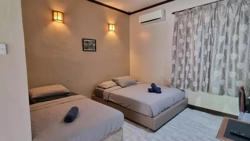 スーペリアトリプルルーム, Pandan Laut Beach Resort