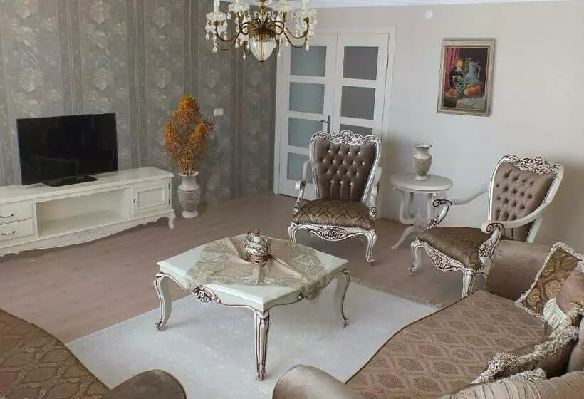 Huoneisto 3 Makuuhuonetta, Real King Suite