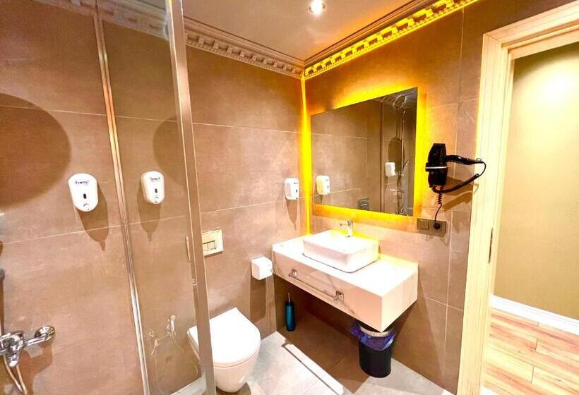 带大床的标准间, Real King Suite