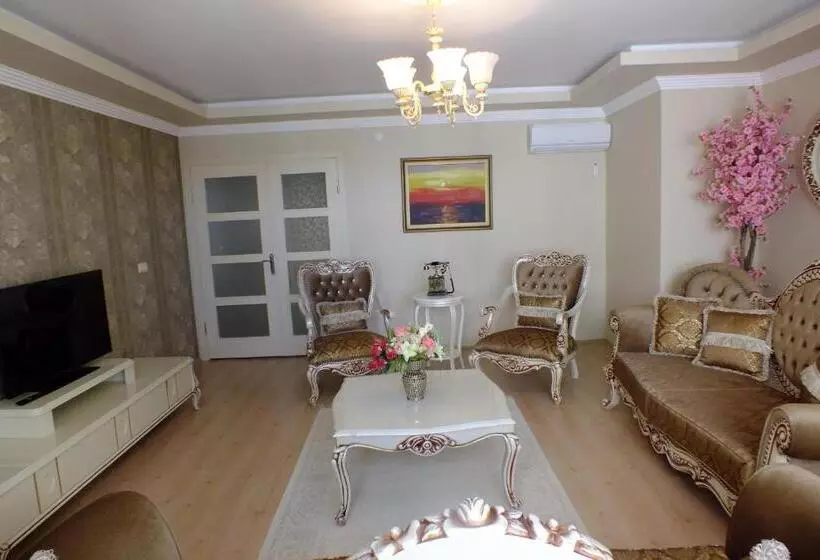 Huoneisto 2 Makuuhuonetta, Real King Suite
