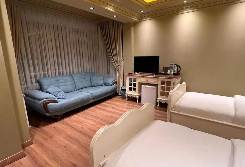 Perhehuone, Real King Suite