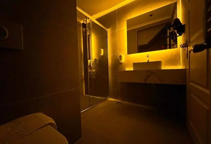 Perhehuone, Real King Suite
