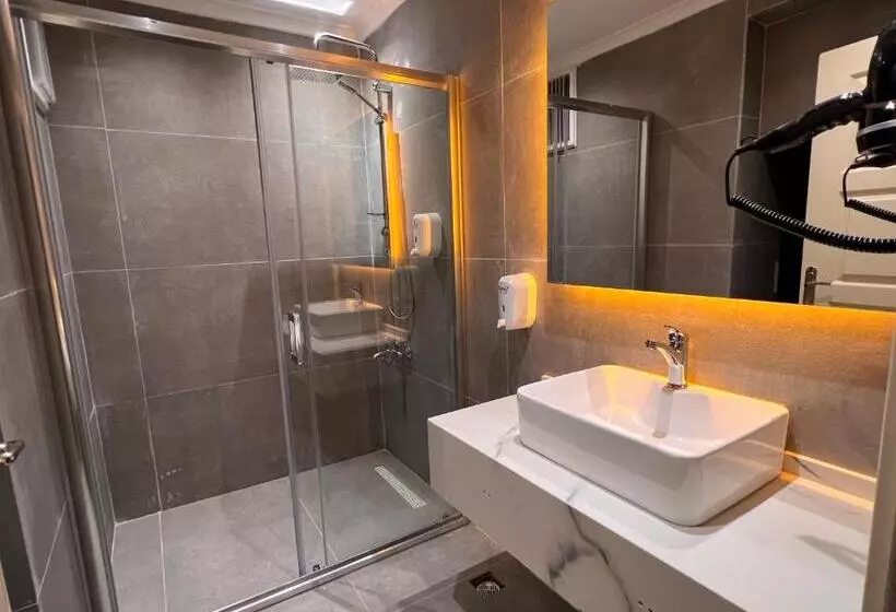 Perhehuone, Real King Suite