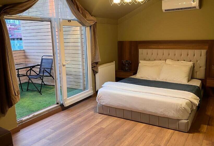 带露台的标准房间, Real King Suite