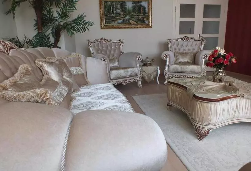 Huoneisto 3 Makuuhuonetta, Real King Suite
