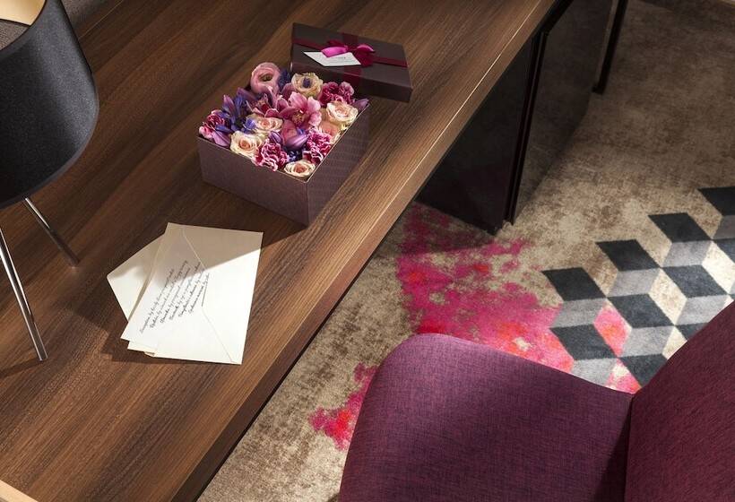 クラシックルーム, Sadova