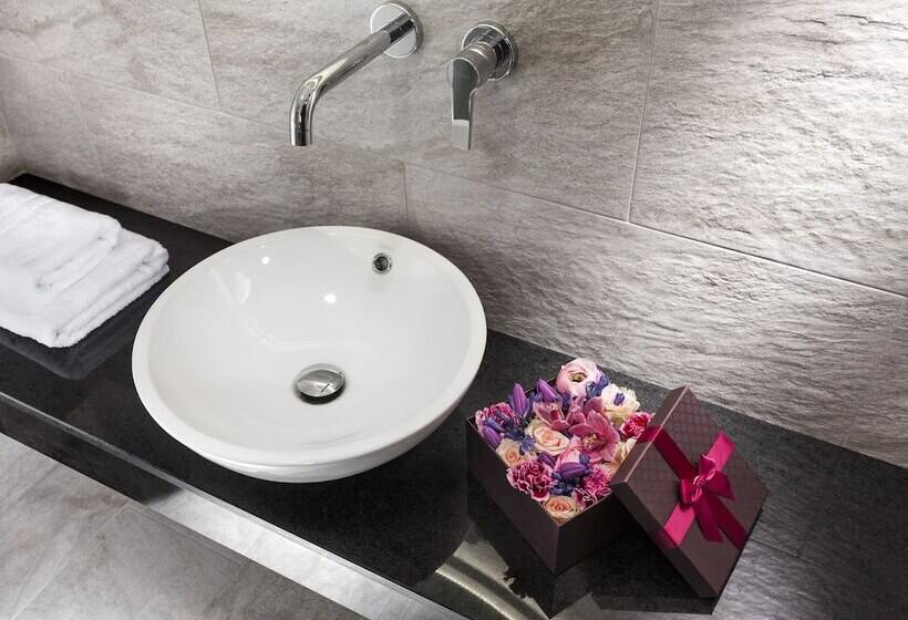 Номер Deluxe, Sadova