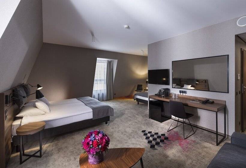 デラックスルーム, Sadova