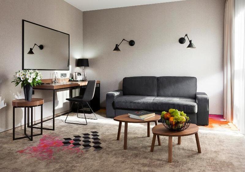 デラックスルーム, Sadova