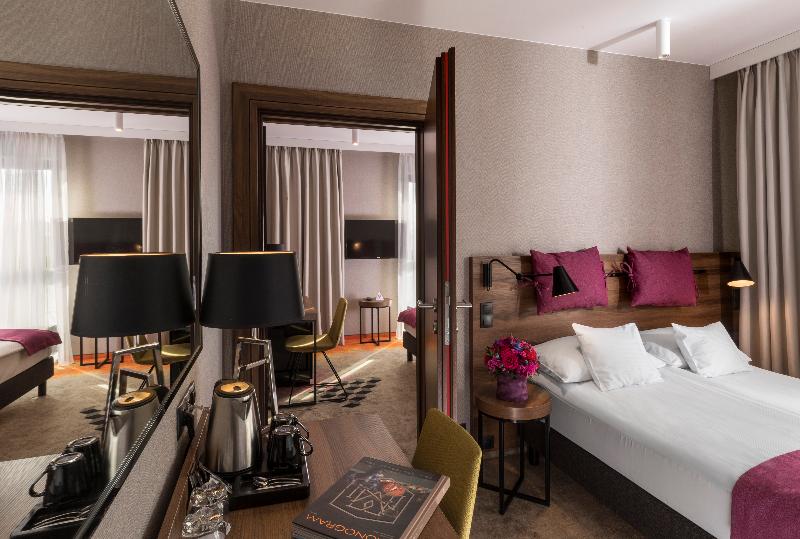 标准工作室, Sadova