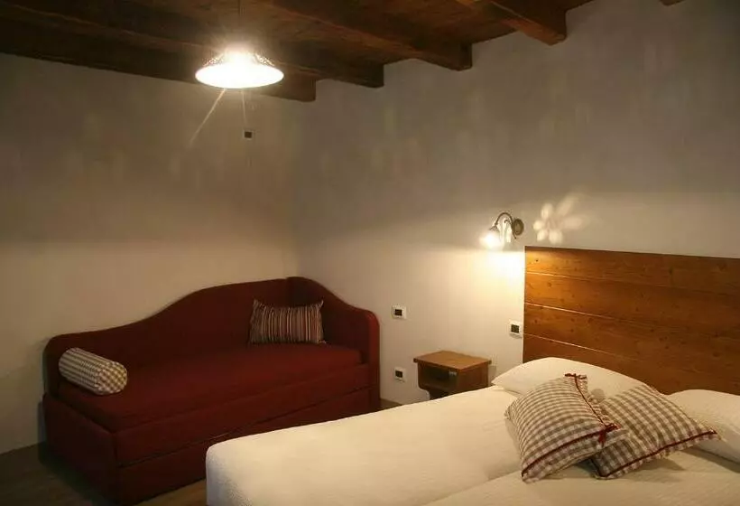バルコニー付スタンダード4ベッドルーム, Ostello Del Castello Tirano