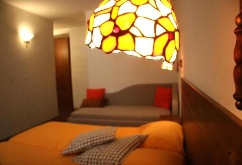 חדר סטנדרט לארבעה, Ostello Del Castello Tirano