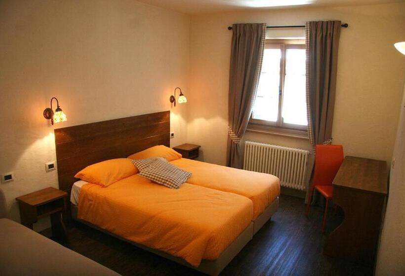 חדר סטנדרט לארבעה, Ostello Del Castello Tirano