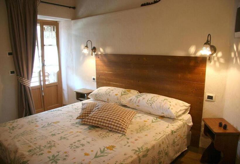 חדר סטנדרט עם מרפסת, Ostello Del Castello Tirano