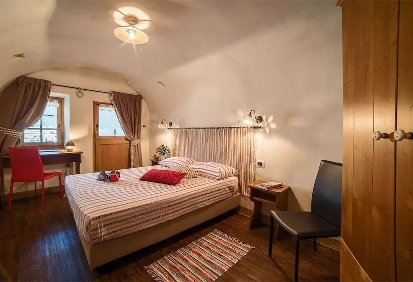 コンフォートルーム, Ostello Del Castello Tirano