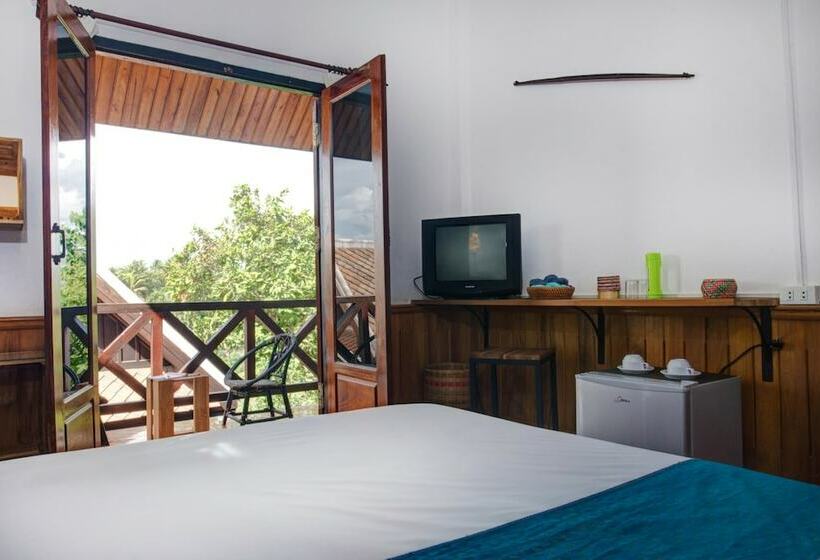 غرفة قياسية مزوَّدة بشُرفة, Cold River