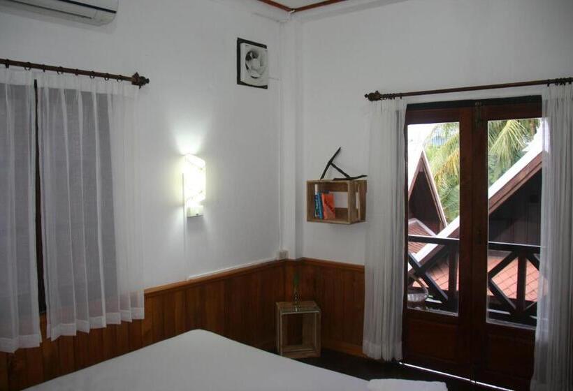 غرفة قياسية مزوَّدة بشُرفة, Cold River