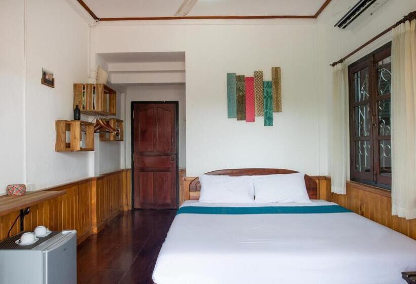 غرفة قياسية مزوَّدة بشُرفة, Cold River