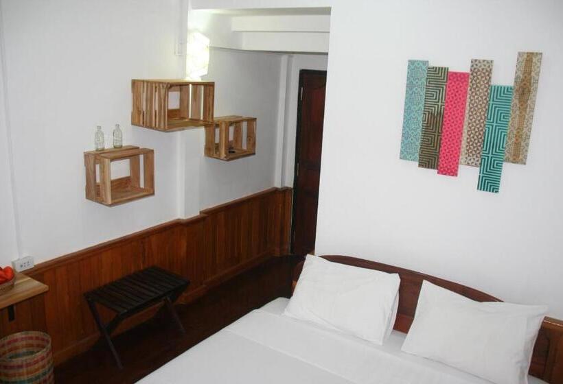 غرفة قياسية مزوَّدة بشُرفة, Cold River