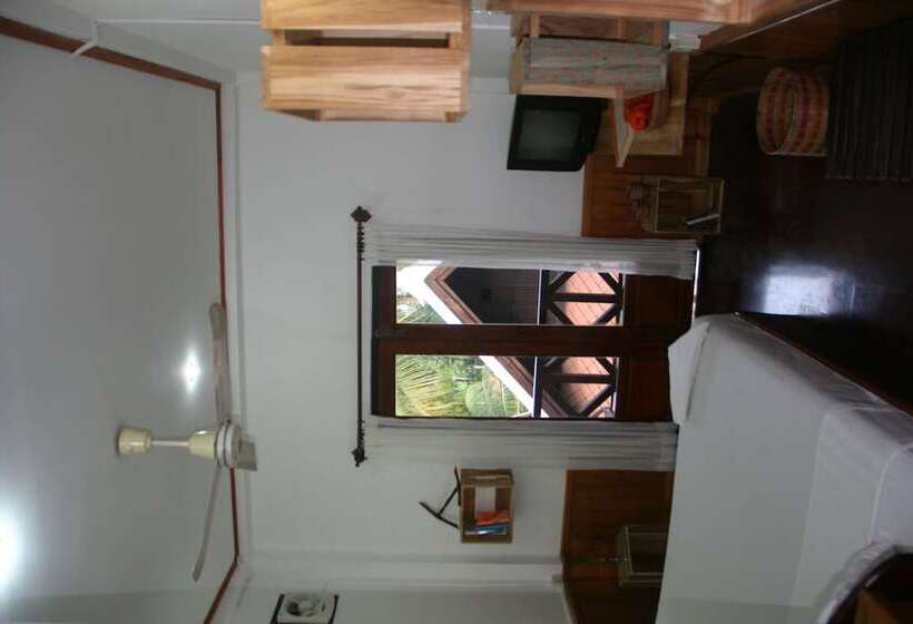 غرفة قياسية مزوَّدة بشُرفة, Cold River