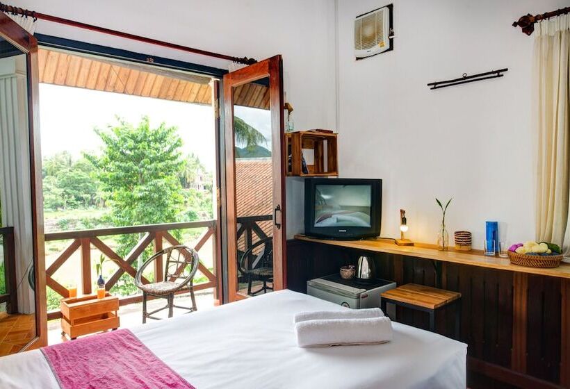 غرفة قياسية مزوَّدة بشُرفة, Cold River