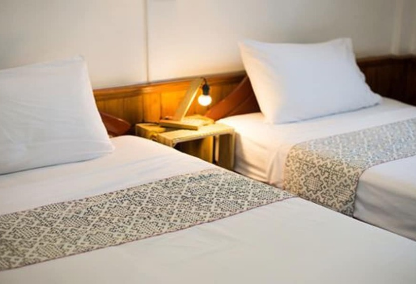 غرفة قياسية مزوَّدة بشُرفة, Cold River