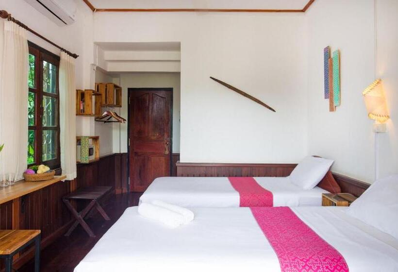 غرفة قياسية مزوَّدة بشُرفة, Cold River