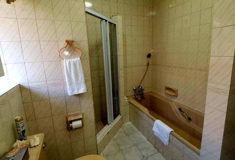 Quarto Estandar, Royal Ridge Guest House